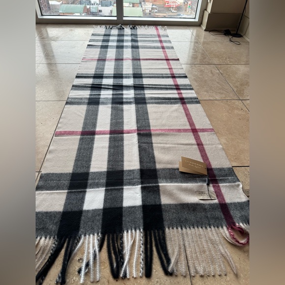 NEW 💕 XL BURBERRY LONDON Gray Half Mega Giant Check Cashmere Scarf Shawl Wrap - Picture 6 of 12